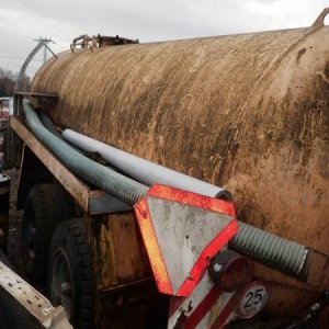 foto NEKOMUNIKUJE 9m3 fekál agro přívěs tandem bez TP na OPRAVU kejdovačka kejda