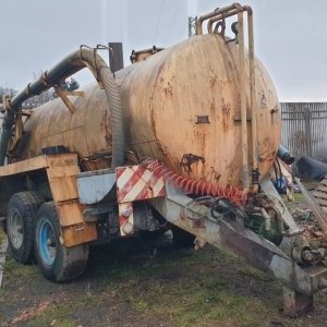 foto NEKOMUNIKUJE 9m3 fekál agro přívěs tandem bez TP na OPRAVU kejdovačka kejda