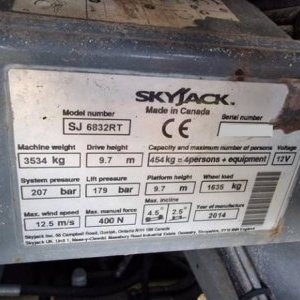 foto 12m/454kg nůžková 4x4 diesel plošina Skyjack