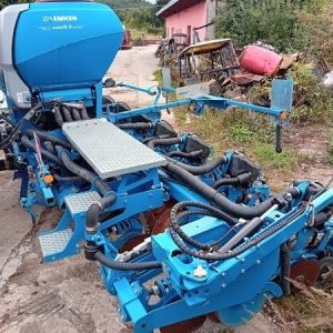 foto 6m/8řádků secí stroj Lemken Azurit 9 na kukuřici za traktor (nádrž 2020) agro