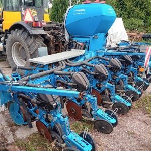 foto 6m/8řádků secí stroj Lemken Azurit 9 na kukuřici za traktor (nádrž 2020) agro