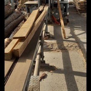 foto hranol pila max 37cm prořez dřevoprovoz linka řezivo hranolovka