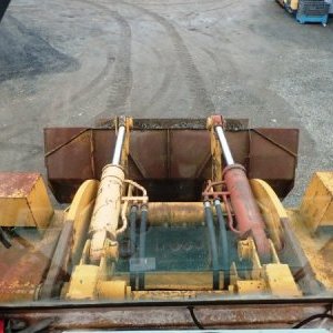 foto problém motor 11t nakladač na 1.5m3/3t UDARNIK TO18