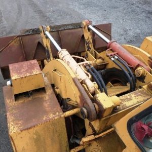 foto problém motor 11t nakladač na 1.5m3/3t UDARNIK TO18