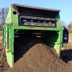 foto 150t/h třídič 4síta +přívěs 2.8t