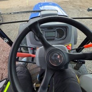 foto údržba hřiště malotraktor čištění umělé povrchy 4x4 Iseki TG6687 tartan Horger