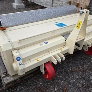 foto údržba hřiště set malotraktor čištění umělé povrchy 4x4 Iseki TG6687