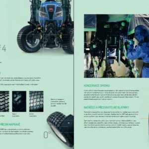 foto údržba hřiště set malotraktor čištění umělé povrchy 4x4 Iseki TG6687