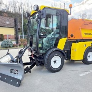 foto demo! 4x4 komunál 3.5t 75HP 40km/h traktor sypač Multihog CX75 MKII