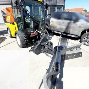 foto demo! 4x4 komunál 3.5t 75HP 40km/h traktor sypač Multihog CX75 MKII