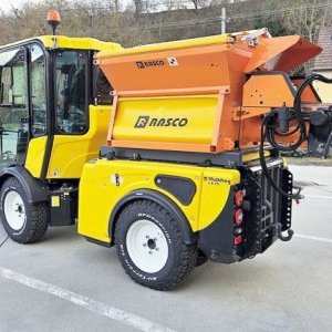 foto demo! 4x4 komunál 3.5t 75HP 40km/h traktor sypač Multihog CX75 MKII