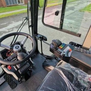 foto demo! 4x4 komunál 3.5t 75HP 40km/h traktor sypač Multihog CX75 MKII