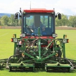 foto demo! 4x4 komunál 3.5t 75HP 40km/h traktor sypač Multihog CX75 MKII