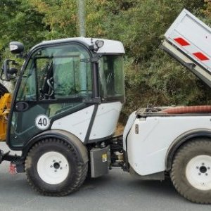 foto demo! 4x4 komunál 3.5t 75HP 40km/h traktor sypač Multihog CX75 MKII