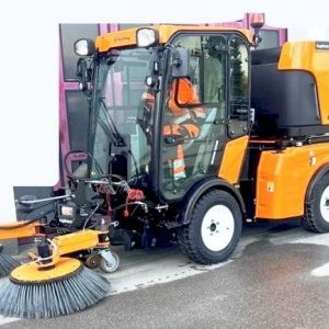 foto demo! 4x4 komunál 3.5t 75HP 40km/h traktor sypač Multihog CX75 MKII