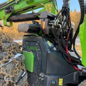 foto 13.4t les traktor +harvestor Equus 175 vyvážečka forwarder skidder