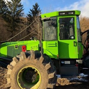 foto 13.4t les traktor +harvestor Equus 175 vyvážečka forwarder skidder