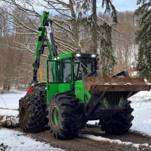 foto 13.4t les traktor +harvestor Equus 175 vyvážečka forwarder skidder