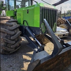 foto 13.4t les traktor +harvestor Equus 175 vyvážečka forwarder skidder