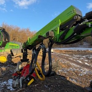 foto 13.4t les traktor +harvestor Equus 175 vyvážečka forwarder