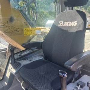 foto 25t bagr XCMG XE250 pásové rypadlo