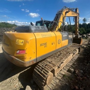 foto 25t bagr XCMG XE250 pásové rypadlo