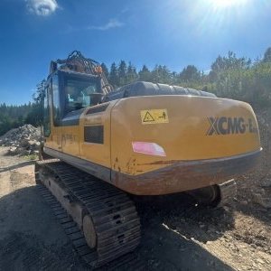 foto 25t bagr XCMG XE250 pásové rypadlo