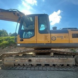 foto 25t bagr XCMG XE250 pásové rypadlo