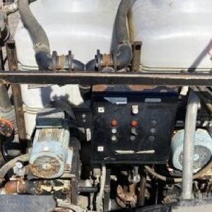 foto bentonit míchací stanice 2x4000 ltr ,elektrocentrála (po renovaci)